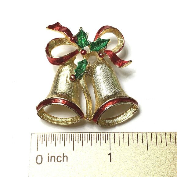 New View Christmas Bell Brooch Red Ribbon Gold Tone Pin Tree Holly Berries - Picture 9 of 11